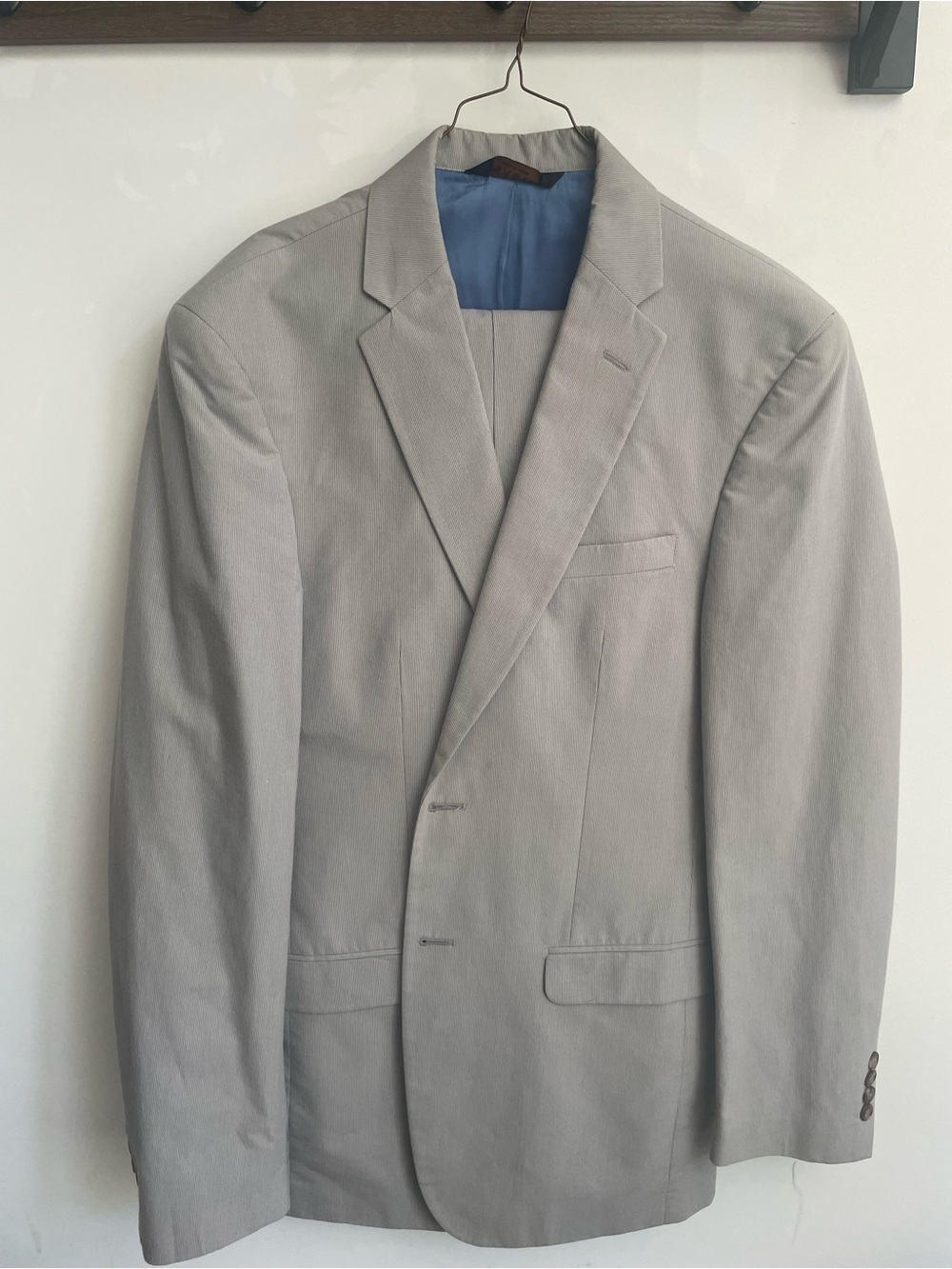 Men's Light Gray Two-Button Suit Slim 39L Summer weight